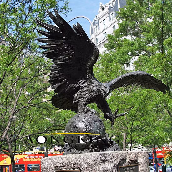 정원 장식을 위한 물고기 위에 서 있는 뜨거운 판매 청동 독수리 동상